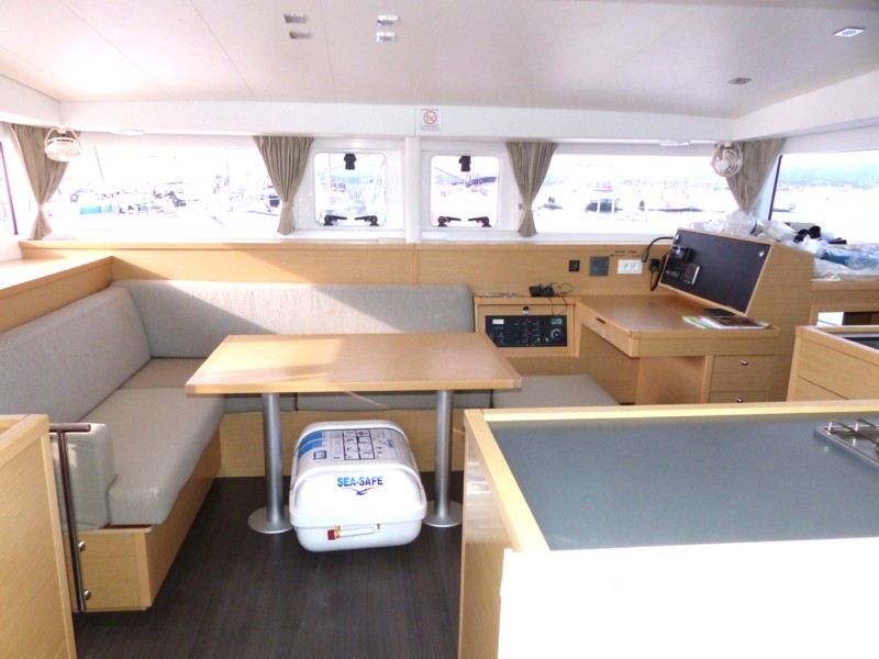 Lagoon 400 S 2 -11.jpg